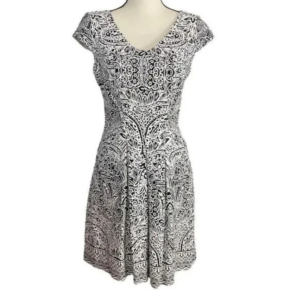 Sandra Darren Women’s Size 12 Black White Floral Fit & Flare Midi Dress